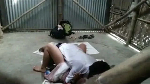 Spy Cam Seks Luar Ruangan - Pasangan India Tertangkap Bercinta di Luar