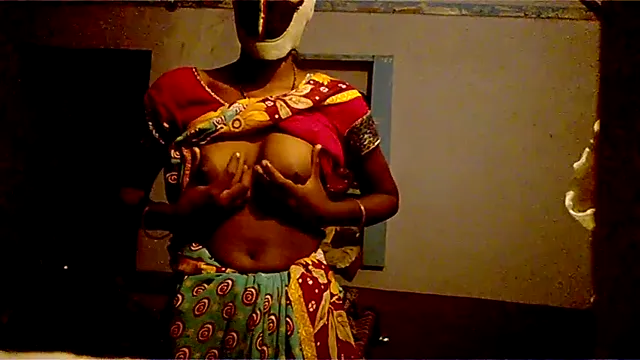 Desi Bhabhi Çıplak Canlı Kamera MMS - Viral Hint MILF Açığa Çıktı