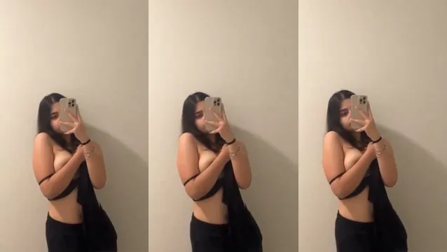 Linda chica Desi muestra tetas - Linda chica Desi muestra tetas