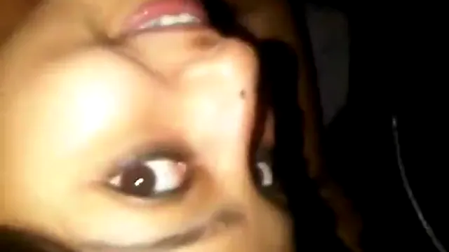 Auto-Blowjob – Geile Freundin lutscht den Schwanz ihres Freundes in der Öffentlichkeit