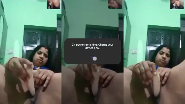 Người phụ nữ Nam Ấn Độ thủ dâm với củ cải - Viral Village Porn Leaked
