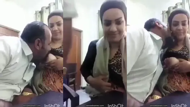 Muslim Aunty Hot Boobs Squeeze - দেশী BF সাথে 🔥