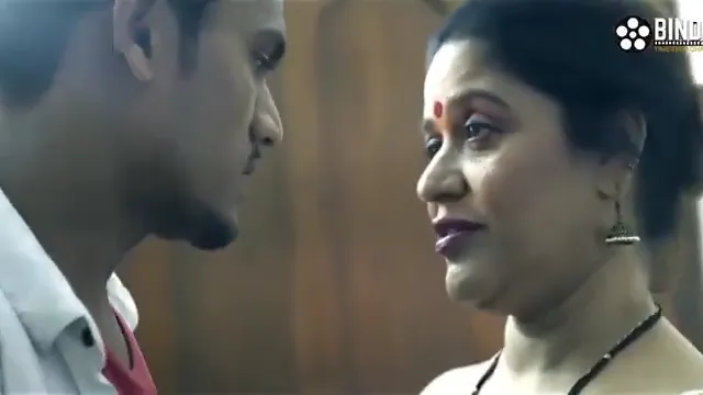 บังคลาเทศ Bhabhi ช่างตัดเสื้อ Fuck - ช่างตัดเสื้อหนุ่มบีบหน้าอกของเธอในขณะที่ทำการวัด