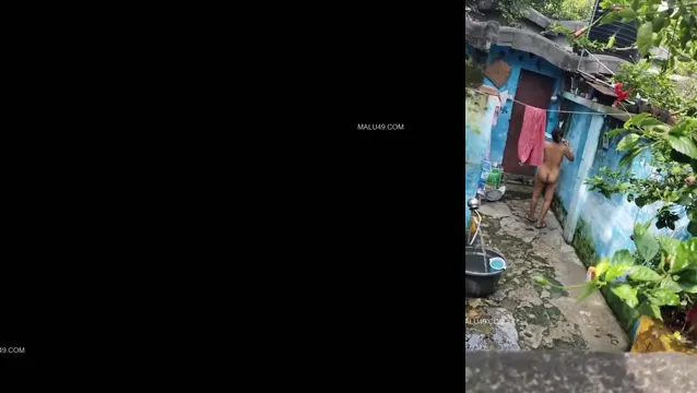 Desi Village MILF Bhabhi Bathing - Neighbor Peeps from Wall Leaked
