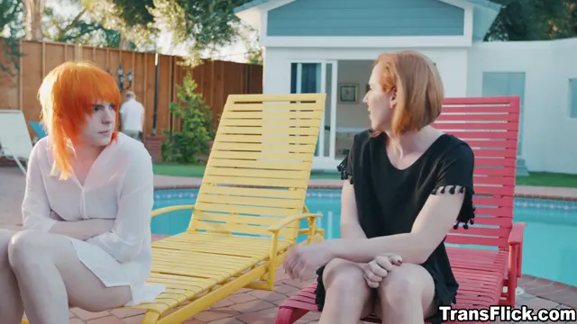 Massagem sensual de Jean e Shiri com Kenzie Anne - Hot Resort Encounter