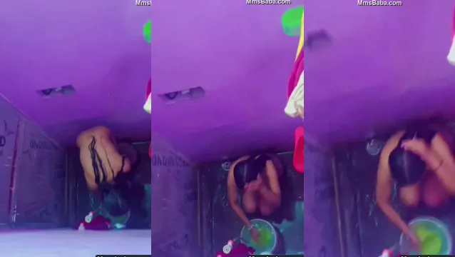 Desi Girl Bathing Nude MMS - Tonton pengambilan gambar kamar mandi gadis desi