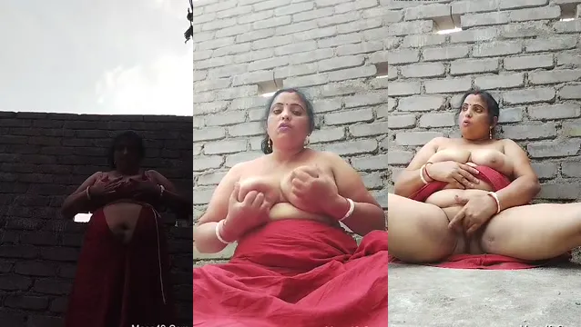 Horny Desi Bhabhi Fingering - Insane Fingering Action