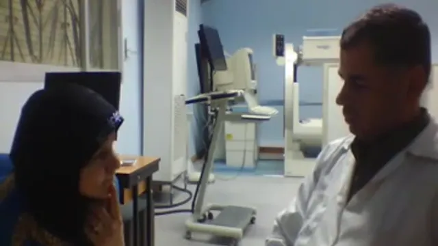 Hintli Doktor Çıplak Hastayı Muayene Ediyor - Vahşi Tıbbi Fetiş