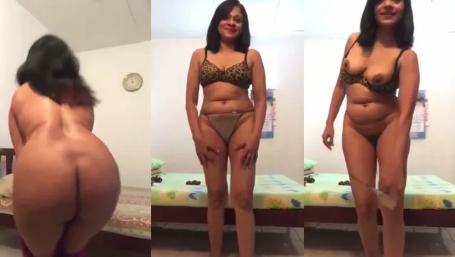 Indian Babe Nude Selfie Masturbation MMS - Big Boobs & Ass Fingered Hard!