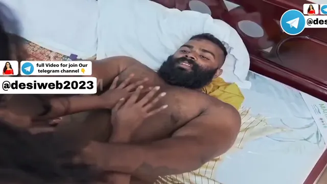 Desi Indiase vriendin hard geneukt - Gelekte zelfgemaakte sekstape