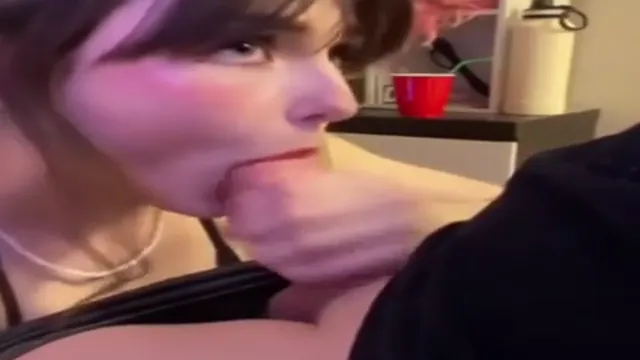 Beautiful Girl Sweet Blowjob to Boyfriend - Hot Desi Amateur GF Oral