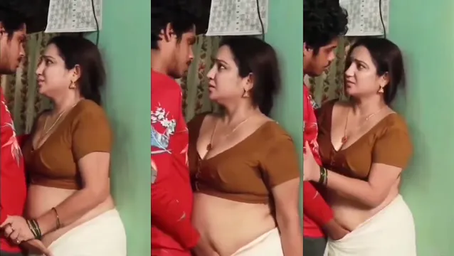 Mature Desi Aunty Pussy Rubbing With Son Friend - Viral Taboo Sex