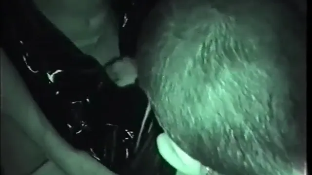 Bareback Gangbang Club Parte 2 - Christine é fodida crua e cheia de porra