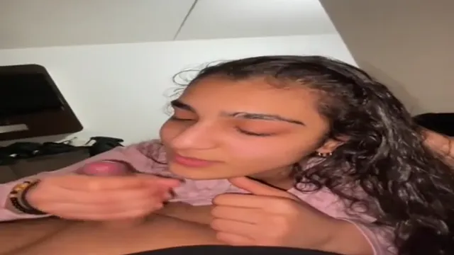 Pacar Blowjob Ahli - Menyebalkan Kontol Pacar dengan Cinta