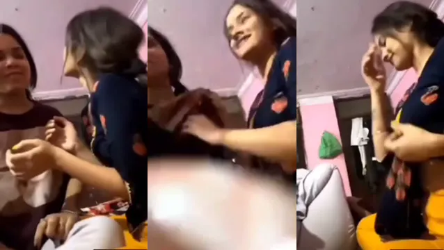 Spettacolo di tette di Desi Lesbo Girl - Guarda le tette di Desi Lesbo Girl