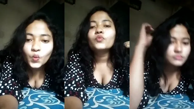 Indian Girlfriend Viral Topless Boobs Show - Hot Desi GF Leaked Clip
