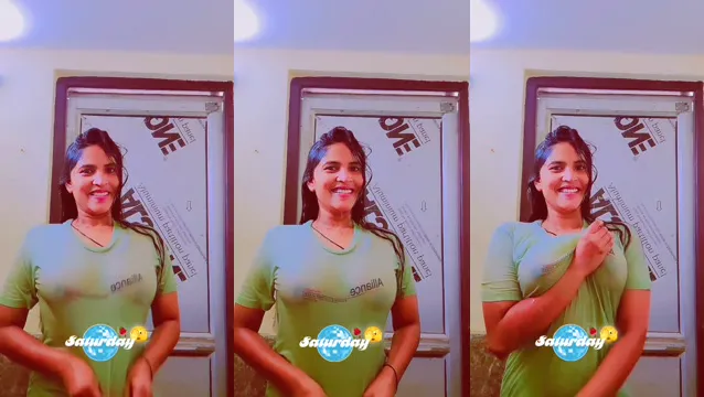 Seksi Desi Kız Göğüsleri Görünüyor - Özel Sızan Video
