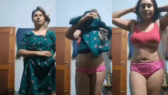 Desi Girl Boobs Show Video - দেশি মেয়ের বুক চেপে পাশা মারার হট সিন