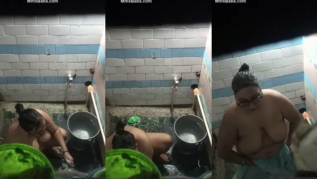 Desi Girl Bathing MMS vazou - Captura viral excitada de 18 anos