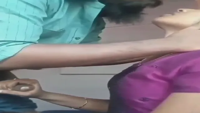 Femme indienne pipe en gorge profonde - Couple desi sauvage vidéo de sexe maison