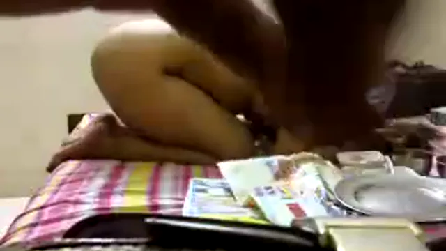 Desi nachtelijke seks met echtgenoot in Cochin - Wellustige vrouw smeekt om hardcore neuken