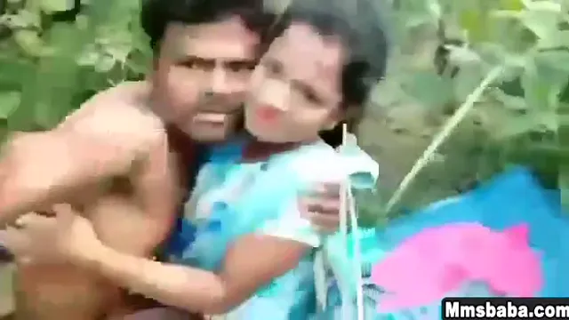 Desi Outdoor Jungle Sex Video - জঙ্গলে প্রেমিকার সাথে হার্ড ফাকিং দেখুন