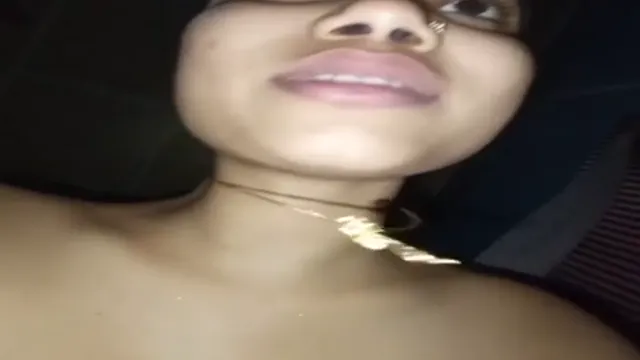 Moglie indiana cavalca un cazzo selvaggio - Scopa una cowgirl che geme ad alta voce