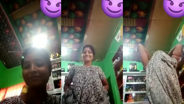 Desi Bhabhi Shows Boobs - Viral Nude Video Leaked
