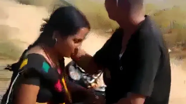 Watch Desi Village Ciocia Tyłek Seks Na Zewnątrz full viral video leaked