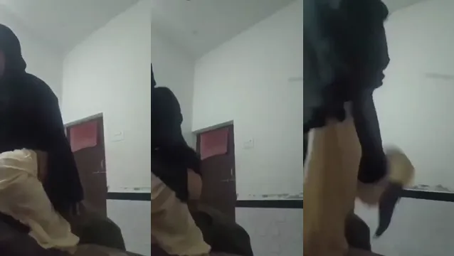 Watch Muslim Hijabi Wife Shaved Pussy Fucked Hard - Viral Desi Masti Video full viral video leaked