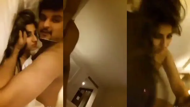 Güney Delhi Zengin Çift Lüks Yatakta Seks - Sıcak Karısı Pahalı Çarşaflarda Sert Sikildi
