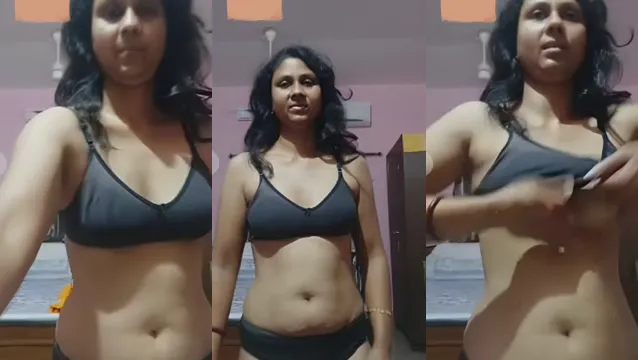 হর্নি দেশি ভাবীর বড় মাই দেখায় - ভাইরাল MMS নগ্ন ভিডিও ফাঁস