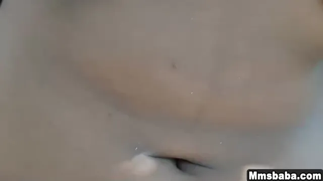 Ragazza Desi arrapata si sditalina e scopa la fica - MMS virale trapelato