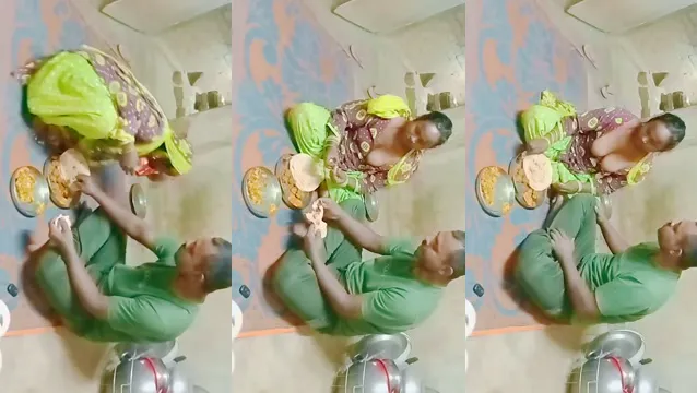 Penekan Payudara Istri Desa Desi - Video panas istri desa yang memeras susu