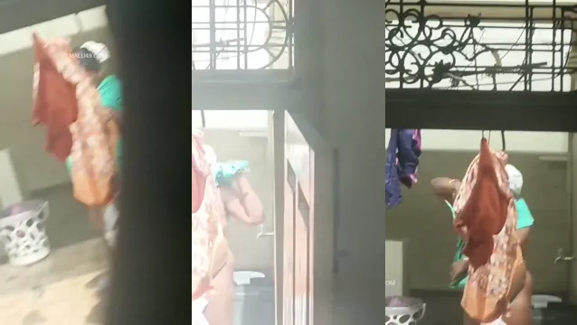 Tamil Aunty Bathing Captured - Hot Desi Aunty Leaked Bathroom Video