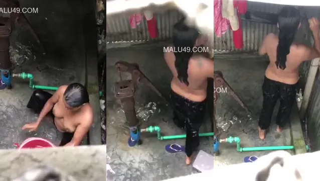 Desi Village Bhabhi Bathing Captured - Hot Leaked Bathroom Video