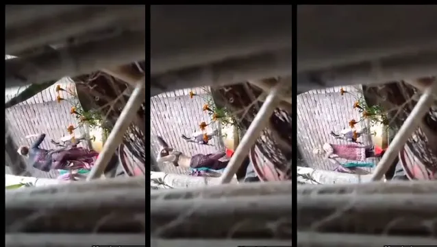 प्यारी देसी लड़की के नहाने का वीडियो - प्यारी देसी लड़की बाथरूम में नंगी होकर नहा रही है