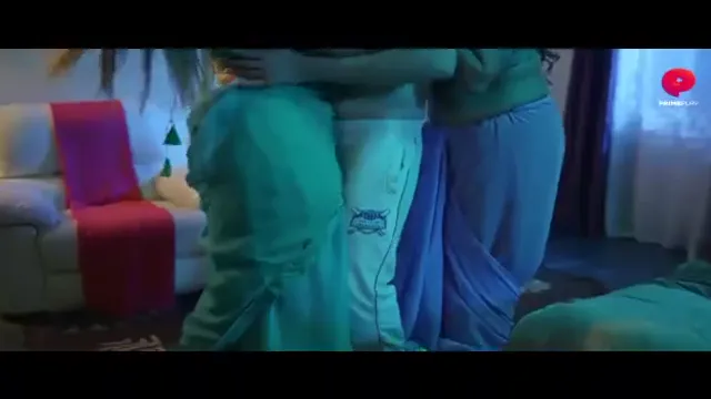Trójkąt z mężem i żoną Bhabhi - dziki indyjski seks w domu