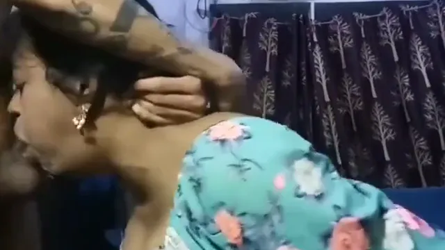 Desi-Angestellter-Blowjob – Büromädchen lutscht fetten Schwanz