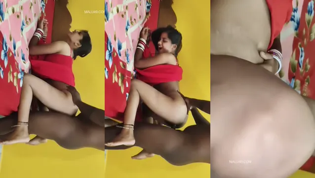 Scopata a pecorina arrapata di Pihu Bhabhi - Video virale di sesso Desi Bangla