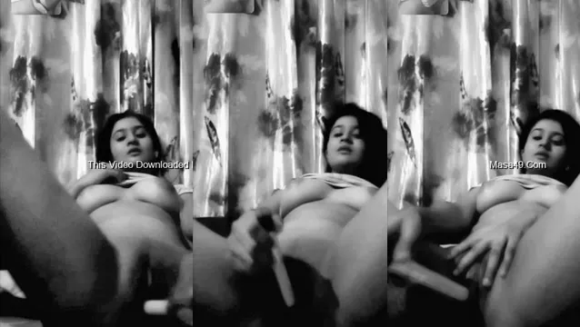 Gadis Desi Terangsang Menunjukkan Payudara dan Memek - Video Bocor Viral