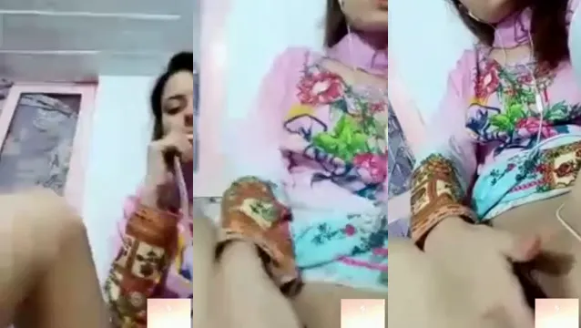 Cute Pakistani Girl Fingering On Video Call - Live Desi Masturbation