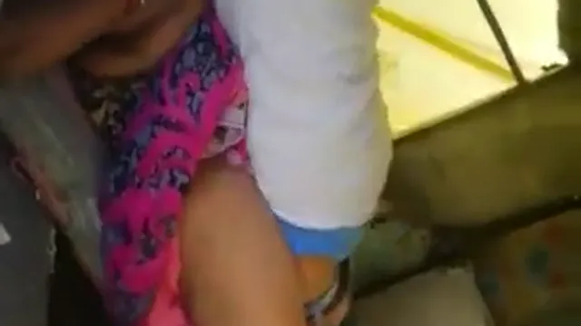Auto Rickshaw XXX: Genç Çocuk Desi Teyzeyi Sikiyor - Vahşi Kamu Seks Videosu