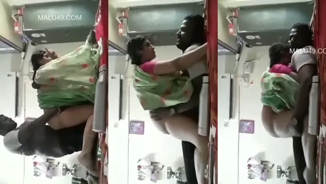 Hot Desi Couple Kissing and Hard Fucking - Viral Indian Bangla Sex Video