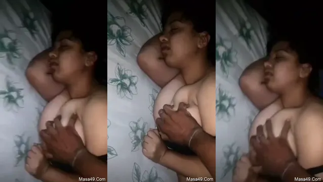 Schlafendes Desi-Mädchen drückt ihre Brüste - Schlafendes Desi-Mädchen drückt ihre Brüste