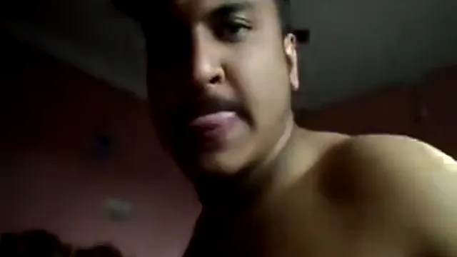 Indischer Freund leckt fette Freundin-Muschi und fickt sie dann - Desi Chubby Sex