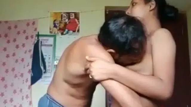 Desi Bhabhi Devar Milk Session - Sesso selvaggio in famiglia indiana tabù
