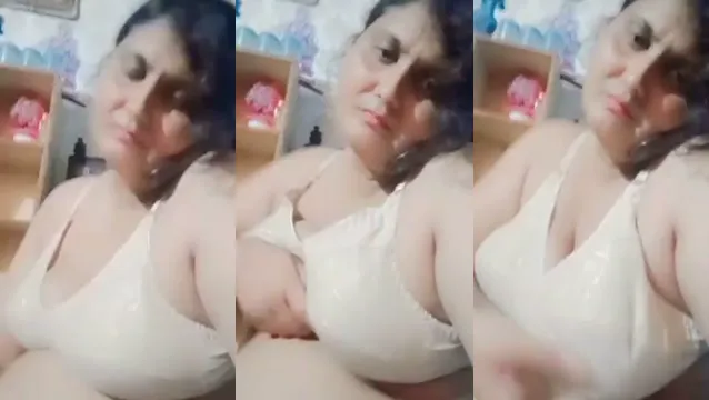 Paki Bhabhi Boob Show Video - Paki Bhabhi Boob Show Sıcak Sahne