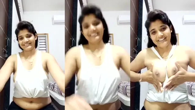 Viral Desi Girl Boobs Show - 사랑스러운 Desi Baby의 뜨거운 가슴 애타게 🔥