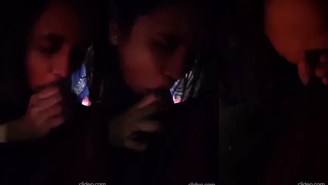 德西女孩在吸吮鸡巴时释放出水 - 病毒泄露的口交视频